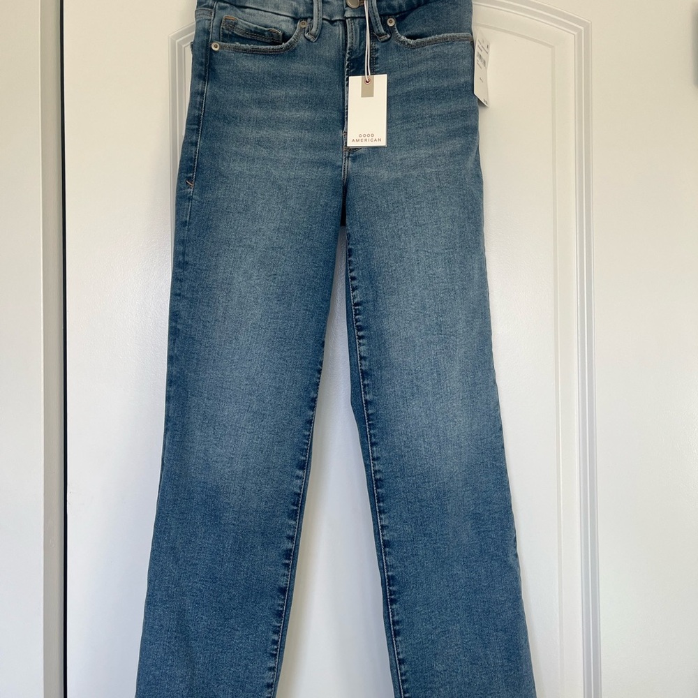 Good American Straight Leg Jeans in Medium Blue Wash